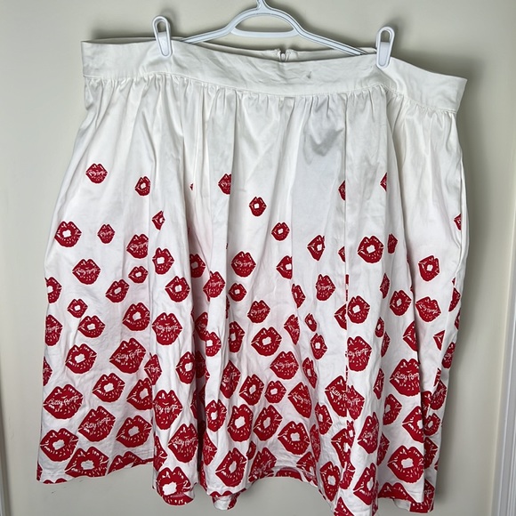 Torrid Betty Boop Runway Skater Skirt with Pockets Size 22 - Picture 4 of 10